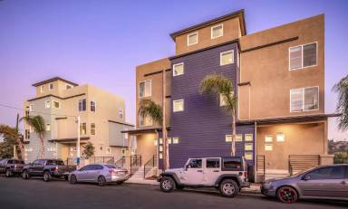Main picture of 5847 Riley St