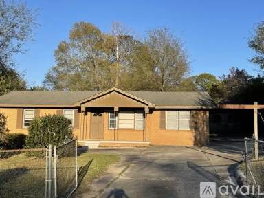 Main picture of 202 Michael St
