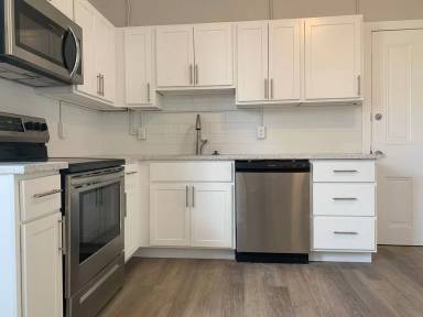 Main picture of 105 E Chestnut St