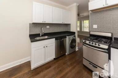 Main picture of 3815-23 N Greenview Ave
