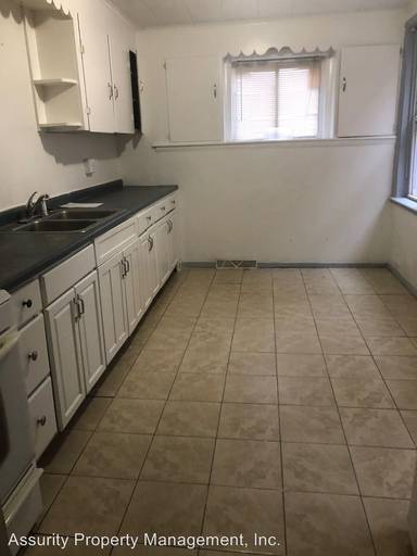 Main picture of 220 Perry St
