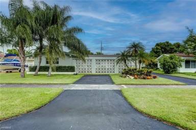 Main picture of 308 N Crescent Dr
