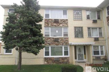 Main picture of 8511 W Catalpa Ave