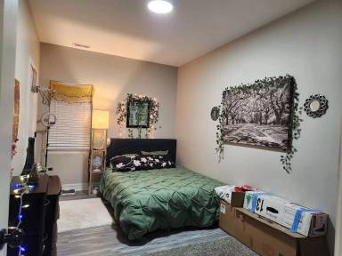 Main picture of 4051 S Prairie Ave