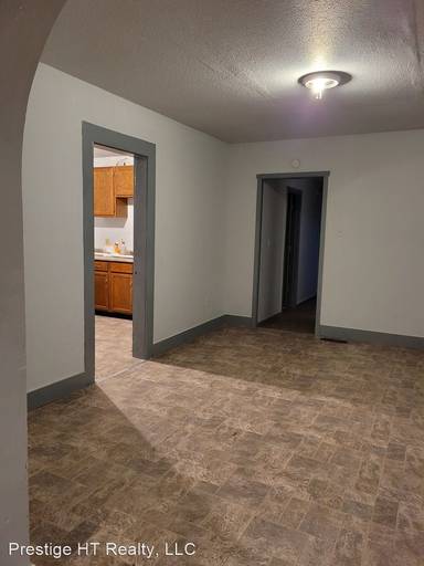 Main picture of 635 E 13th St