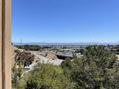 Main picture of 1501 W Hillsdale Blvd