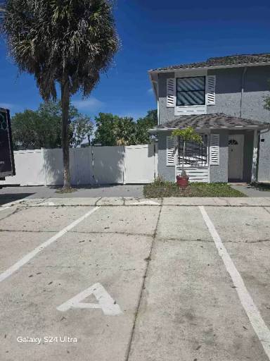 Main picture of 200 Majors Ln
