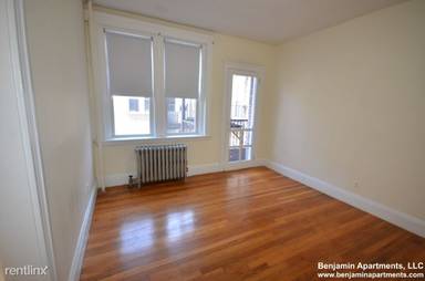 Main picture of 135 Washington St