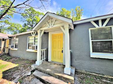 Main picture of 3315 Belcrest Dr SE
