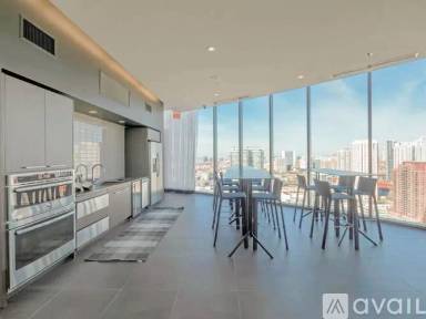 Main picture of 657 W Fulton St