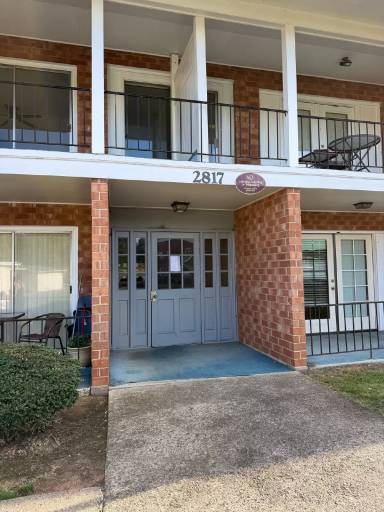 Main picture of 2827 N Ohenry Blvd