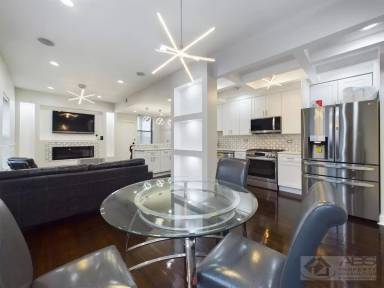 Main picture of 5005 S Prairie Ave