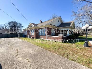 Main picture of 211 W Jefferson St
