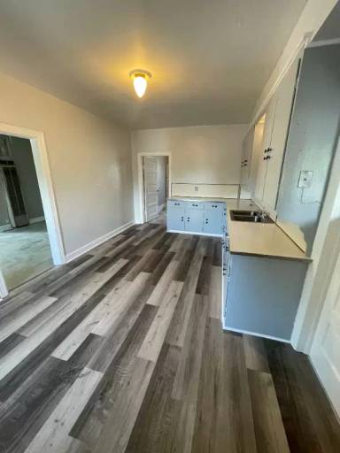 Main picture of 10549 Main St