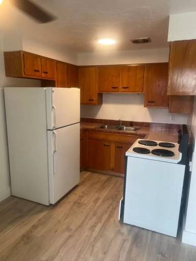 Main picture of 650 Gladstone St