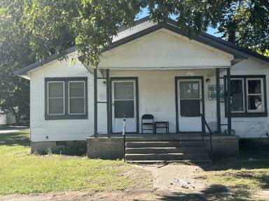 Main picture of 401 W 13th St
