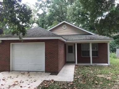 Main picture of 4910 Poinsetta Ave