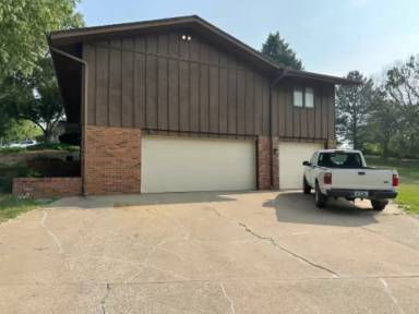 Main picture of 3132 S Oleander St