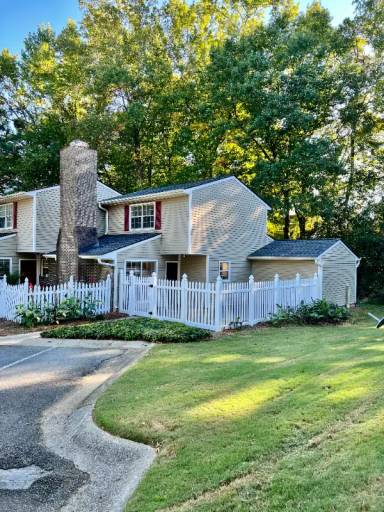 Main picture of 555 Picketts Bend Ct
