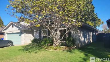 Main picture of 325 Baker St