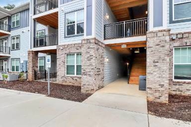 Main picture of 520 Tom Hunter Rd