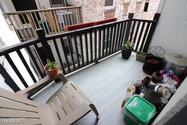 Main picture of 130 Pleasant St