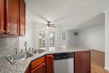 Main picture of 1280 W Main St