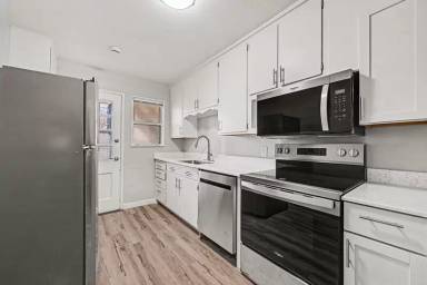 Main picture of 1612 S 32nd Ave