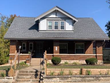 Main picture of 405 E 2nd St