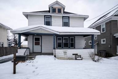 Main picture of 104 E Locust St