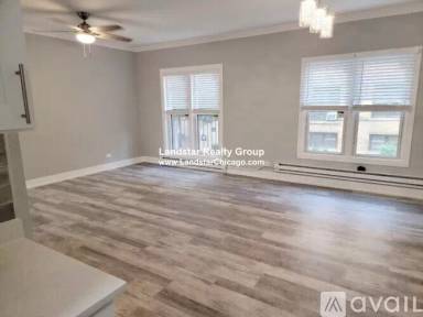 Main picture of 730 W Roscoe St