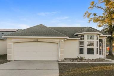 Main picture of 2900 Dickens Cir