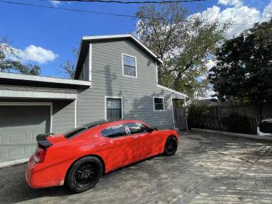 Main picture of 10424 Burden St