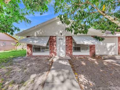 Main picture of 4840 SW 25th Ave