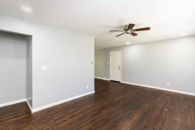 Main picture of 8216 Ruskin Way