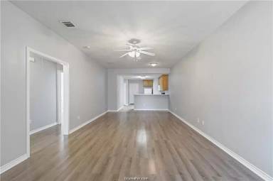 Main picture of 410 Freeman Ave