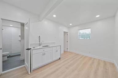 Main picture of 6842 Estrella Ave