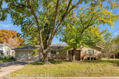 Main picture of 5412 Greenwood Way
