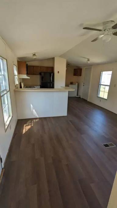 Main picture of 9 Boulder Dr