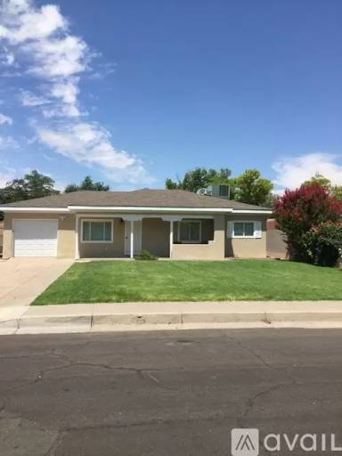 Main picture of 709 Palomas Dr NE