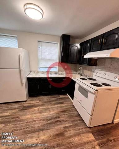 Main picture of 102 N 4th St
