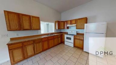 Main picture of 1425 Lyons Ave