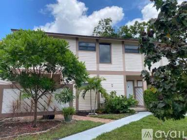 Main picture of 102 Sherwood Cir
