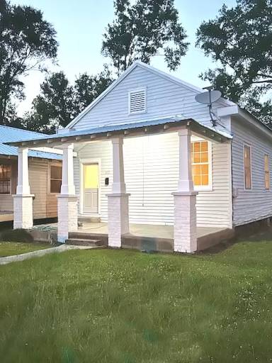 Main picture of 402 W 26th Ave
