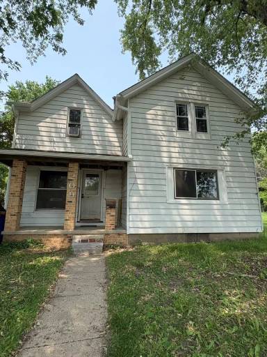 Main picture of 209 2nd Ave SE