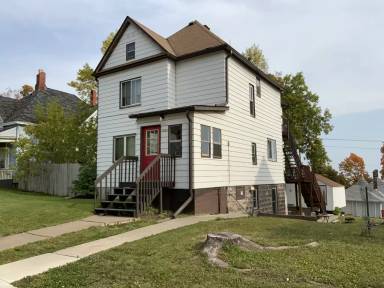 Main picture of 1524 E 4th St
