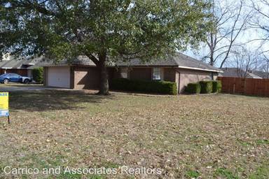 Main picture of 906 Brittany Dr