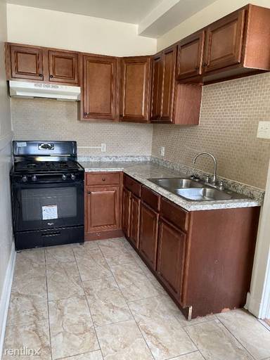 Main picture of 345 Lake Ave