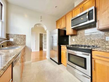 Main picture of 2245 Beach St