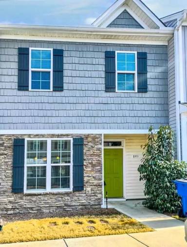 Main picture of 8955 Commons Townes Dr